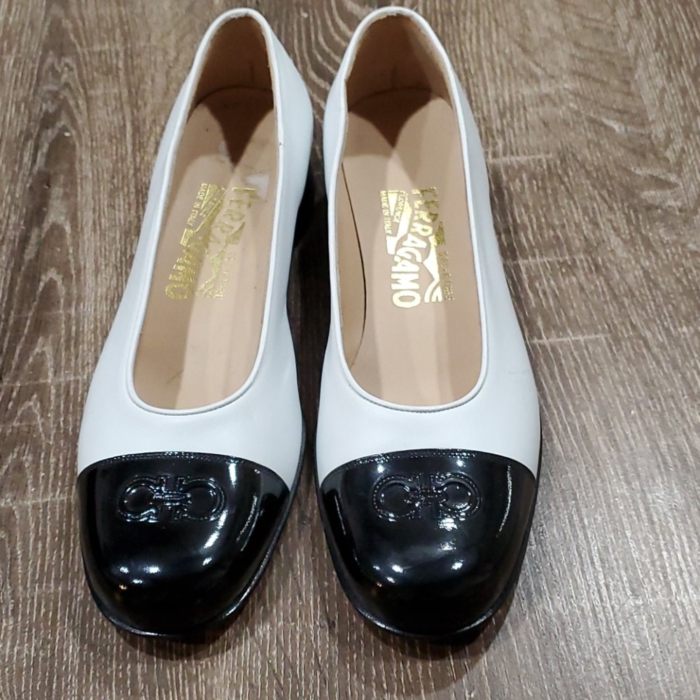 COPY - COPY - Salvatore Ferragamo Agile bone and nero flats